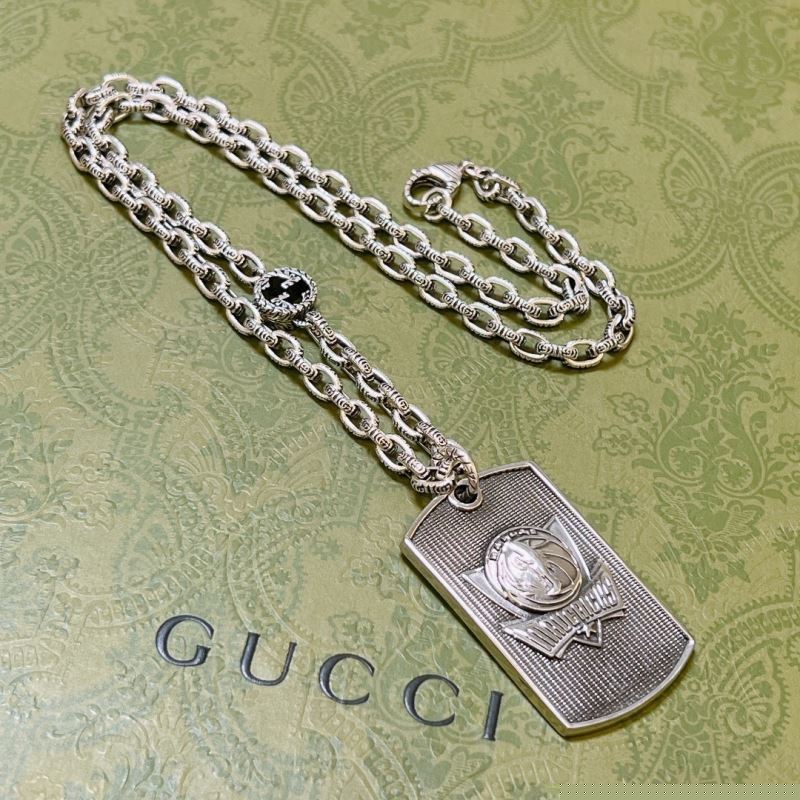 G*u*i necklaces